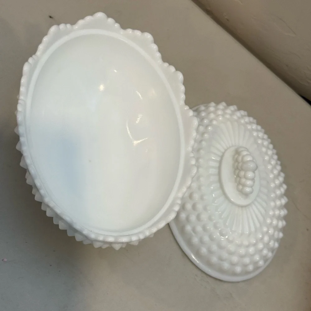Vintage Fenton Oval 4 Footed White Hobnail Milk Glass‎ Lidded Covered Candy Dish